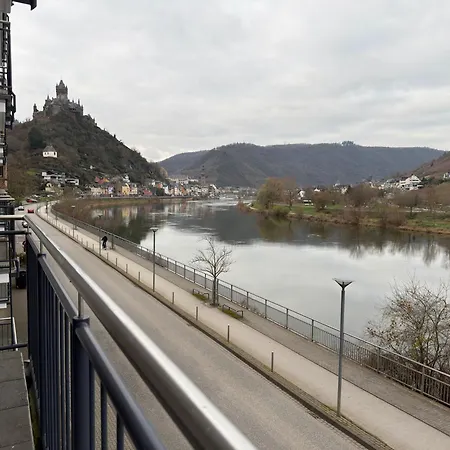 Fewomo Premium Mosel An Der Promenade In Mit Burgblick Barrierefrei Bis 6 Personen * Cochem