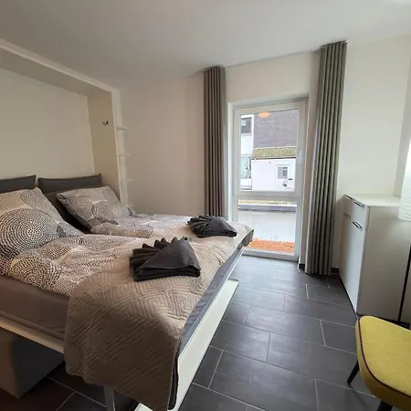 Fewomo Premium Mosel An Der Promenade In Mit Burgblick Barrierefrei Bis 6 Personen Apartment *