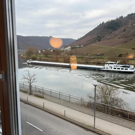 Fewomo Premium Mosel An Der Promenade In Mit Burgblick Barrierefrei Bis 6 Personen Apartment Cochem