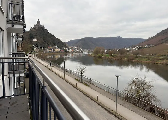 Fewomo Premium Mosel An Der Promenade In Mit Burgblick Barrierefrei Bis 6 Personen * Cochem