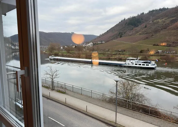 Fewomo Premium Mosel An Der Promenade In Mit Burgblick Barrierefrei Bis 6 Personen Apartment Cochem